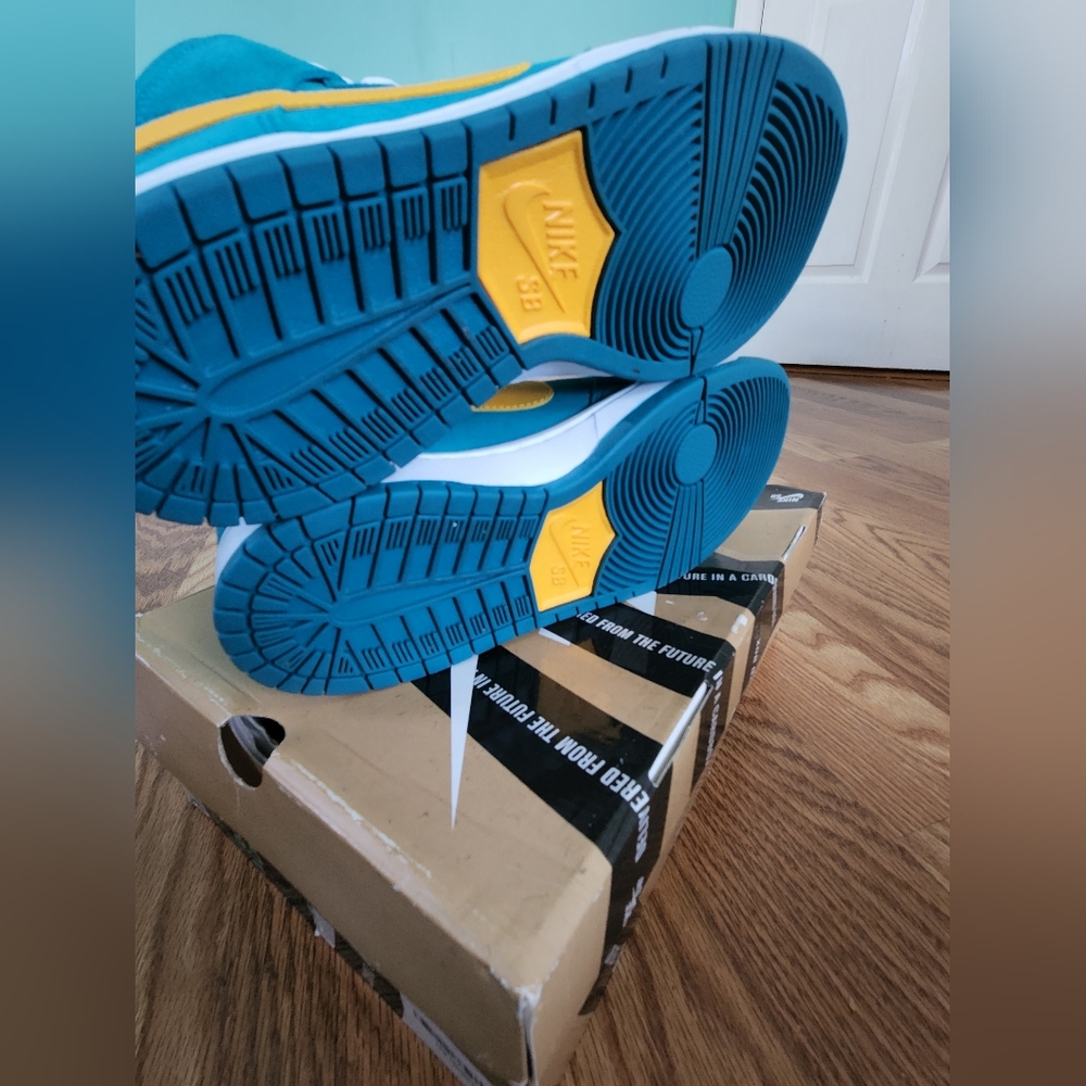 Nike SB Dunk Hi Tropical Teal and University Gold (2013) - Picture 8 of 17